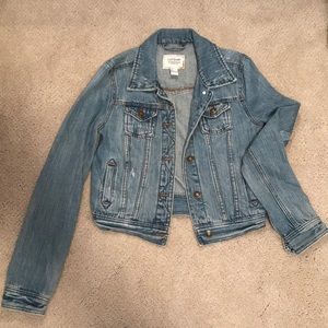 Jean jacket with ripped detail